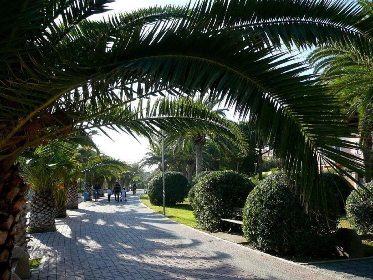 Appartamenti Frontemare Tortoreto Exteriör bild